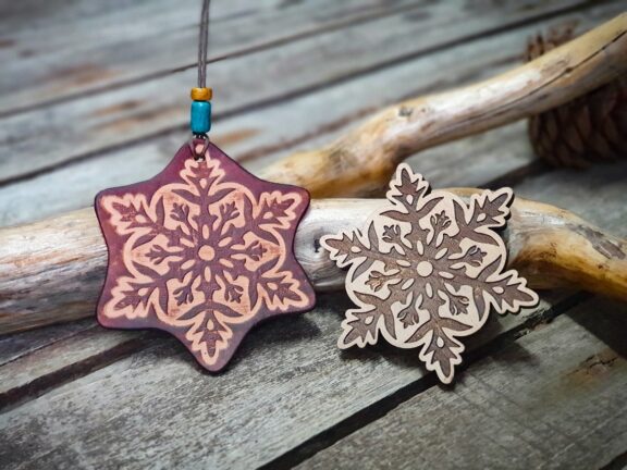 Snowflake Wooden Stamp For Leather Crafting | Dimensions 7,5 cm x 6,5 cm