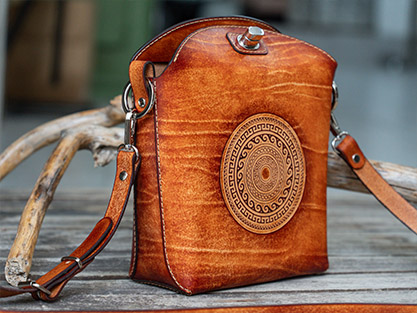 Soraya Handmade Leather Crossbody Bag - Image 8